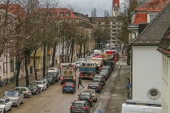 Herzlich Willkommen in der Karl-Theodor-Straße, 30er-Zone und Schulweg