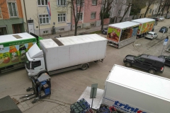 Eine alltägliche Situation Einfahrt Muffatstraße – dahinter warten die Bau-LKW