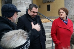 Die Mienen sagen viel: Wolfgang Ferchl, Detlev Langer (Hauptabteilungsleiter im Baureferat) und Bürgermeisterin Christine Strobl (SPD)